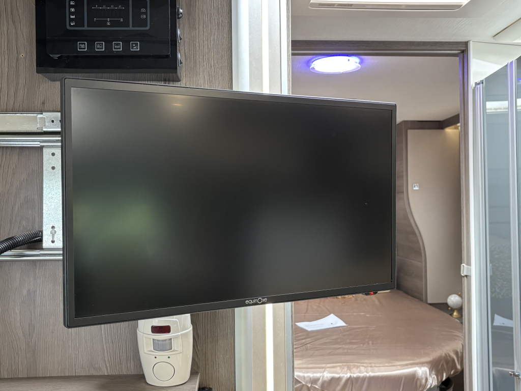 Chausson Titanium 758 EB AUTOMAAT QUEENSBED + HEFBED 170PK! foto: 19