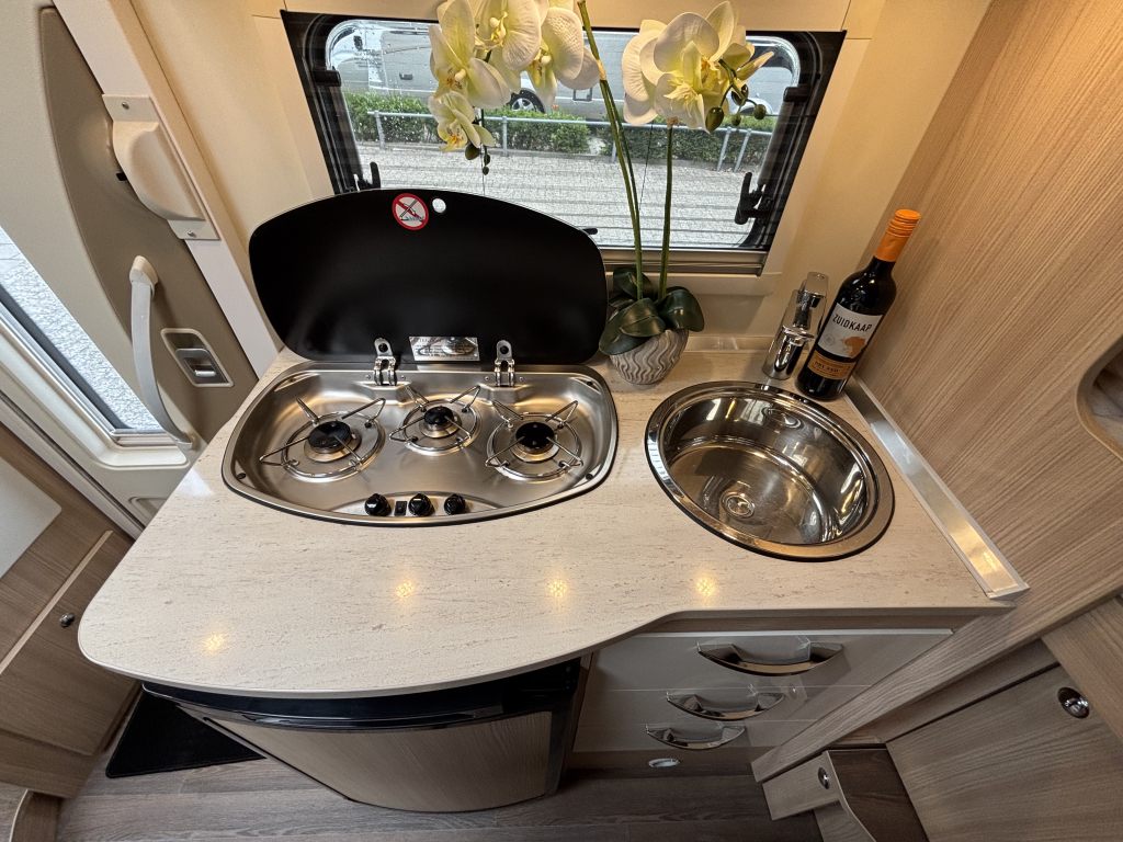 Bürstner Travel Van T590 DWARSBED+RONDZIT EURO 6 ZONNEPANEEL foto: 5