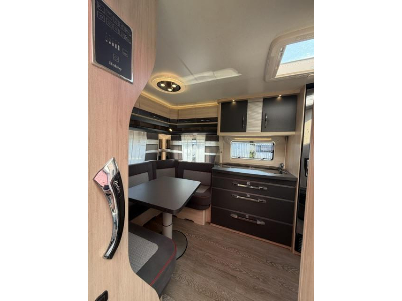 Hobby De Luxe Edition 460 UFE Incl. Luifel en Mover  foto: 10