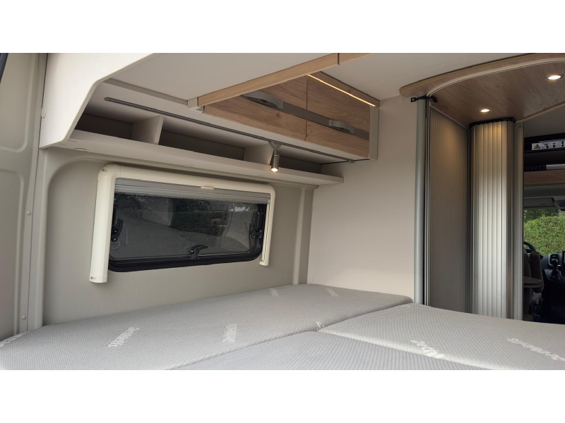 Dethleffs Globetrail Advantage 600 DR dwarsbed hefdak bovenbed  foto: 11