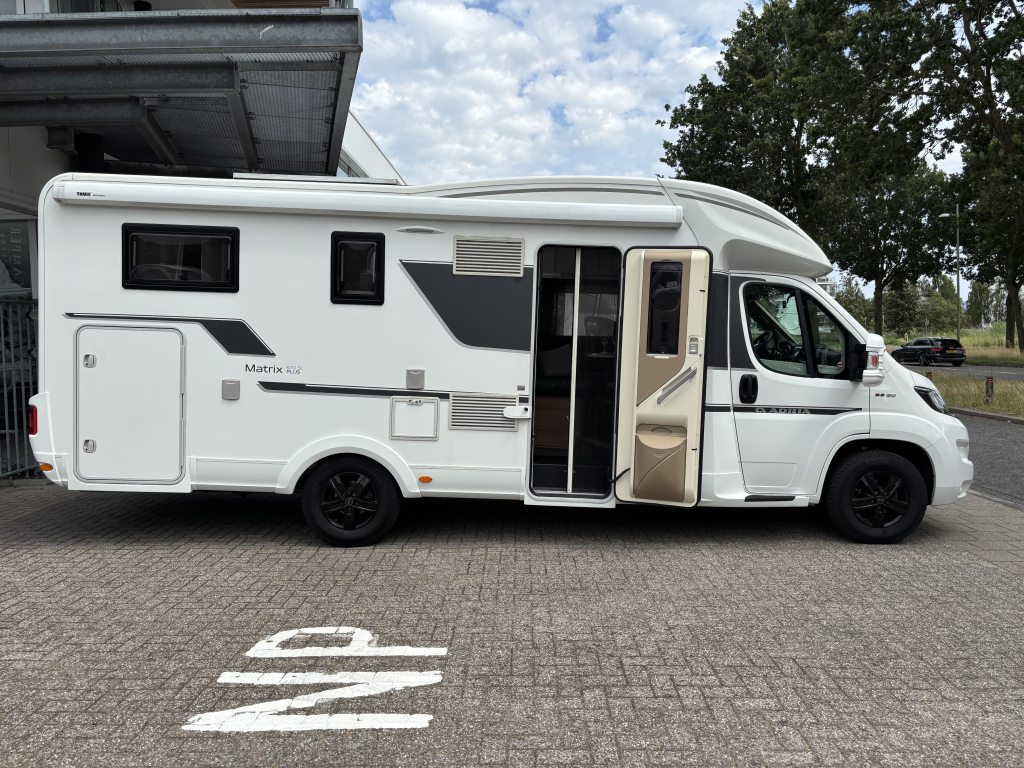 Adria MATRIX PLUS 670 SL ENKELE BEDDEN+HEFBED AUTOMAAT foto: 5