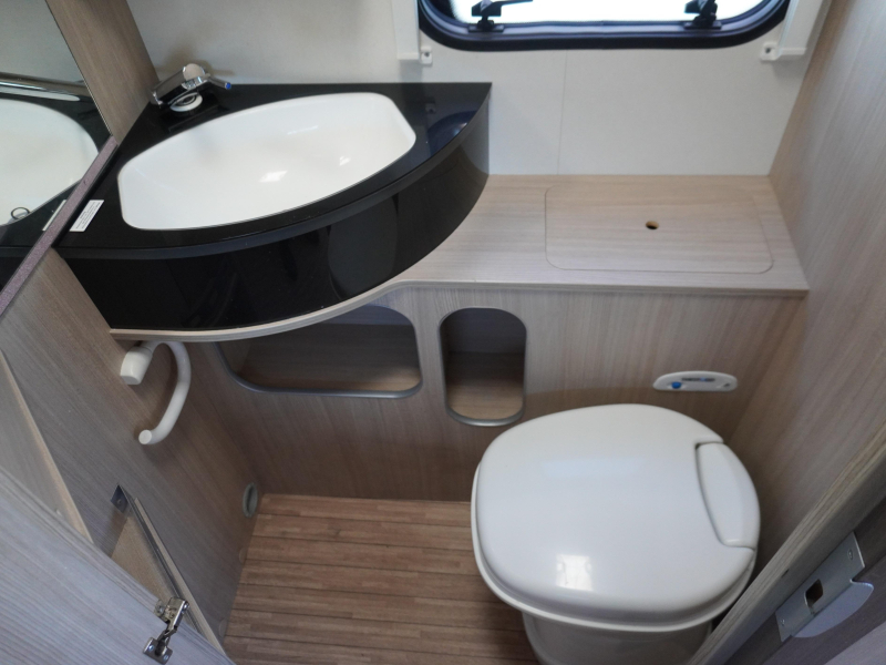 Dethleffs Tourist HD 460 MET UNICO VOORTENT  foto: 11