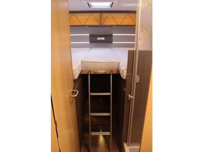 LMC Tourer T730G 165pk | Lengtebedden | Thule Luifel | Thule Fietsendrager| Gescheiden douche | Zenec multimediasysteem | foto: 16