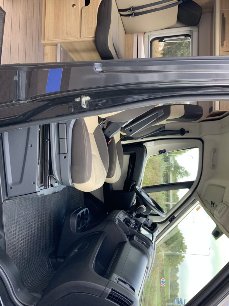 Knaus Boxstar Buscamper AUTOMAAT Dwars-bed, Motor-airco, Draaistoelen, Fietsendrager Busbiker, Bj.2017 Camper centrum on the road Marum foto: 17