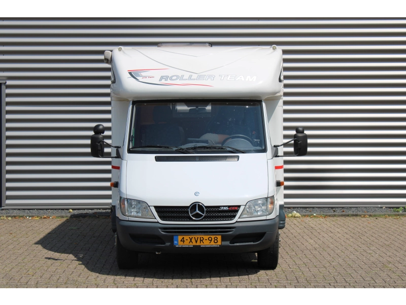 Roller Team Corfu 275 TWIN Mercedes Lengtebedden CDI  foto: 15