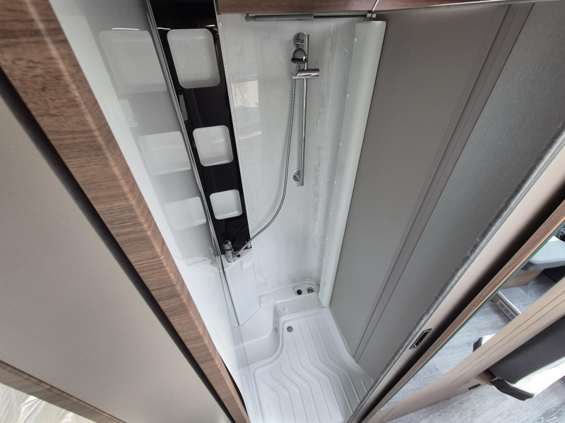 Knaus Vansation Van Ti 650 MEG 180pk automaat 2x airco  foto: 13