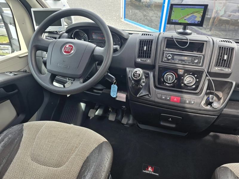 Adria Coral S 670 SL camas longitudinales/5 plazas con cintur&oacute;n foto: 4