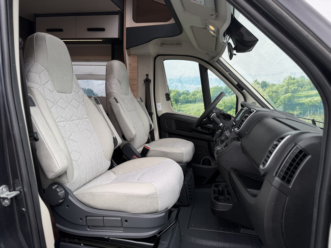 Knaus Live Wave 650 MEG Black Select foto: 13