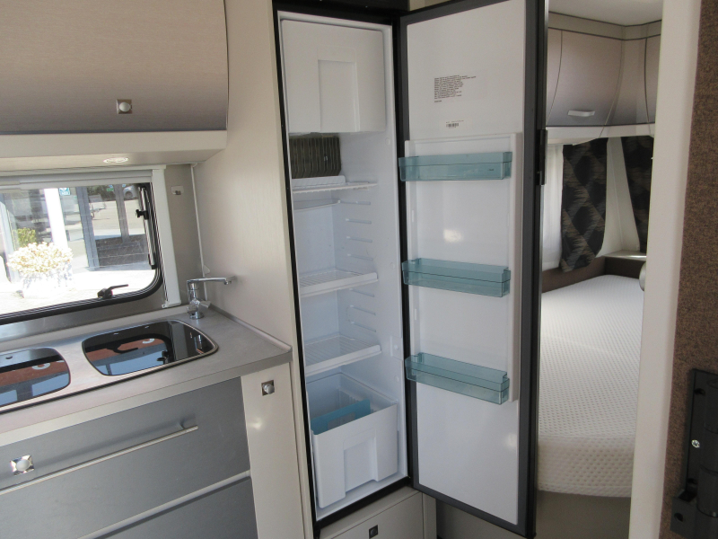 Dethleffs Generation 465 FR EINZIGARTIGES MODELL, FESTES VORZELT Foto: 17