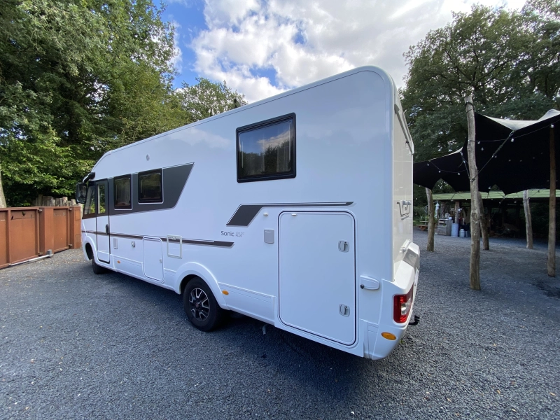 Adria Sonic Plus 700 DC Automaat | Dakairco Level  foto: 2
