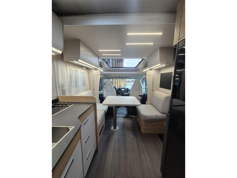 Adria Matrix 650 DL Face to face Foto: 10