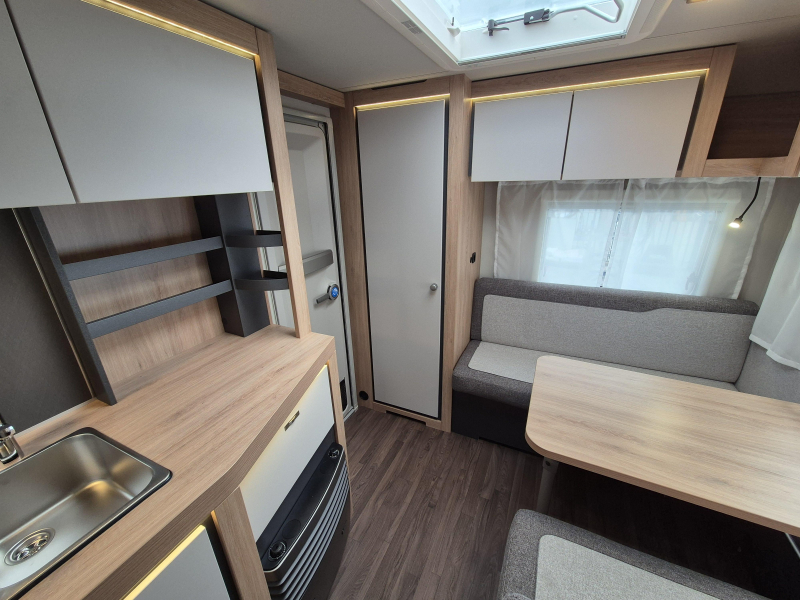 Knaus Sport 420 QD Extra grote keuken!  foto: 10