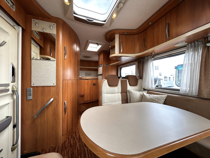 Hymer B614 CL Dwarsbed/Hefbed/160pk  foto: 7