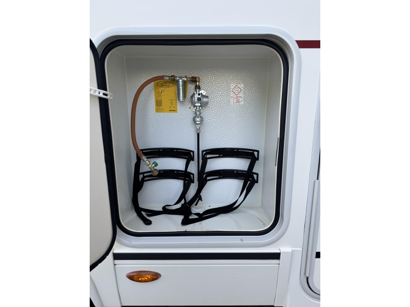 Adria Compact 600 SL CAMAS INDIVIDUALES foto: 23