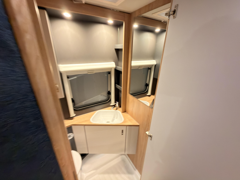 Knaus Sport 500 EU 1800 + Enkele Bedden  foto: 7