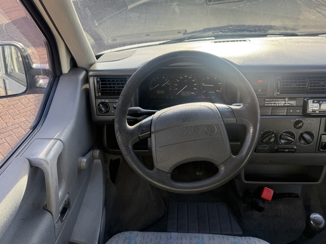Westfalia California COACH Volkswagen Transporter I D 50 KW einzigartiger Zustand!!! Buscamper Servolenkung Webasto Standheizung 4 Schlafpl&auml;tze Anh&auml;ngerkupplung Fahrradtr&auml;ger Aufstelldach Foto: 10