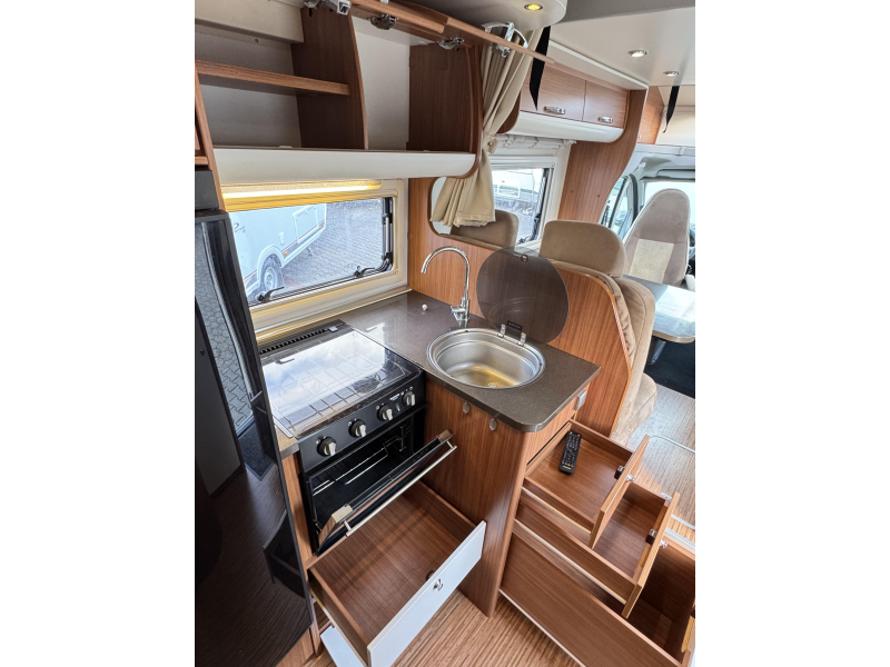 Adria Matrix 680 SP -5 pers-met hefbed  foto: 7
