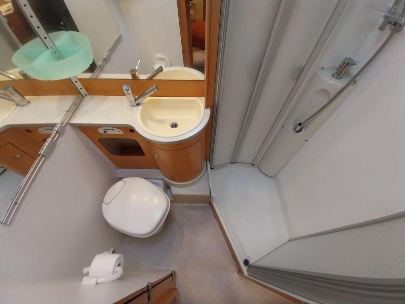 Hymer Hymermobil 544 B trekhaak en xxl koelkast  foto: 11