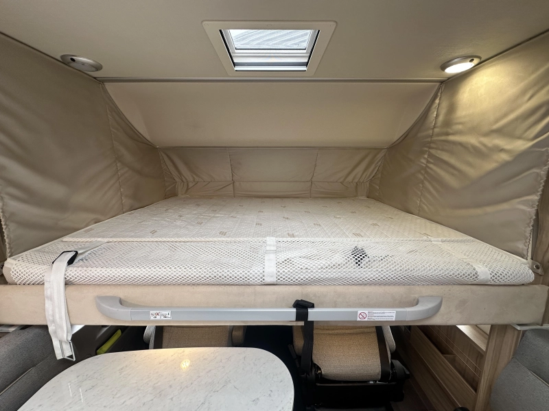 Hymer B698 Queensbed L-zit 150PK TV photo: 15