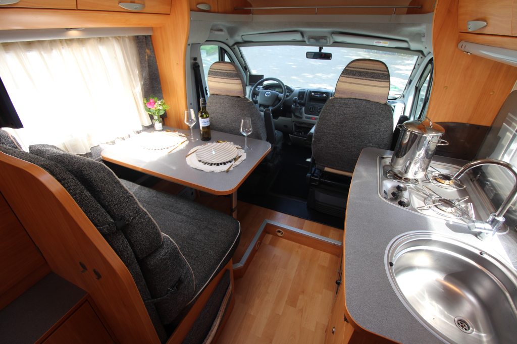 Adria Coral S 640 SP photo: 3