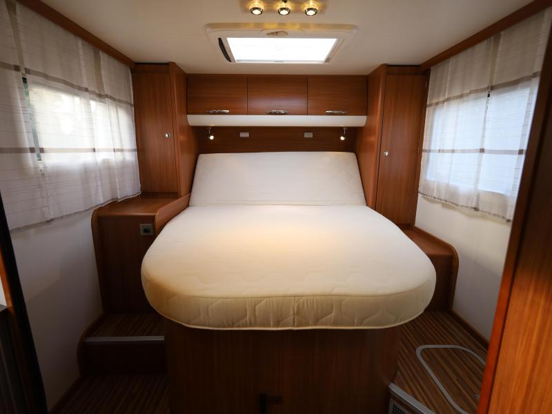 Adria Matrix M 670 SC queensbed + hefbed  foto: 9