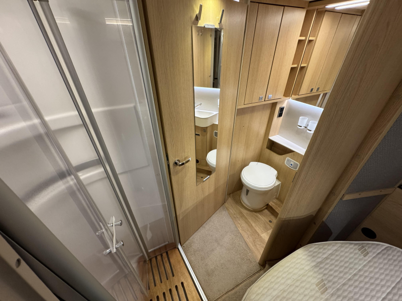 Hymer BMC-I 690 Queensbed-Hefbed-Mercedes  foto: 7