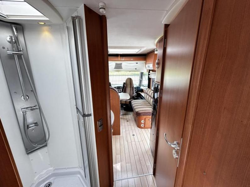 Pilote Explorateur G 741 Dwarsbed/Hefbed/Alde/2012  foto: 8