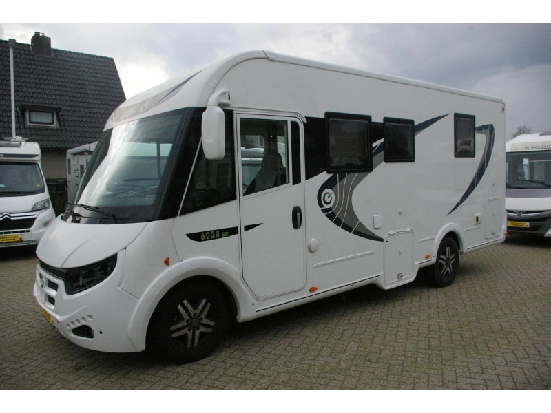 Chausson Exaltis 6028 EB Queensbed, Hefbed.  foto: 2