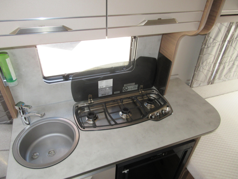 Knaus Sport 450 FU KOMPLETT UND FRANZ&Ouml;SISCHES BETT Foto: 6
