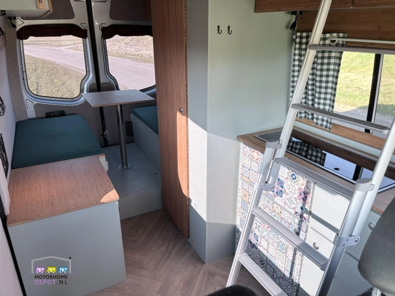 Mercedes-Benz Sprinter 316 CDI by Hop Campers  foto: 5