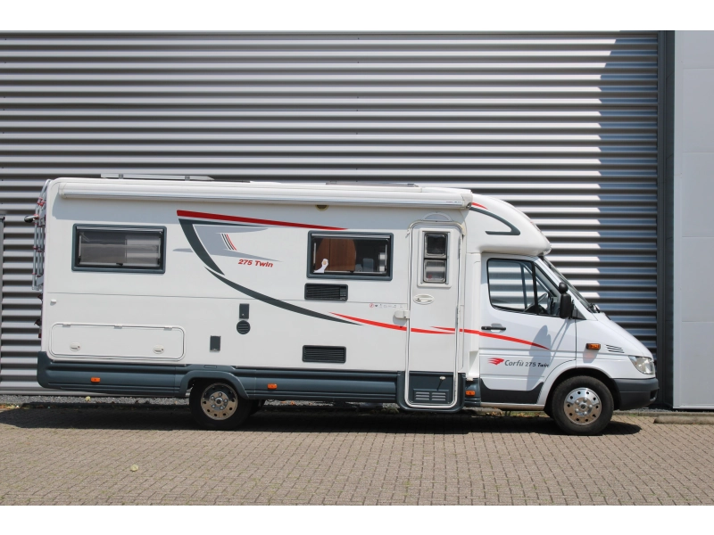 Roller Team Corfu 275 TWIN Mercedes Lengtebedden CDI  foto: 17
