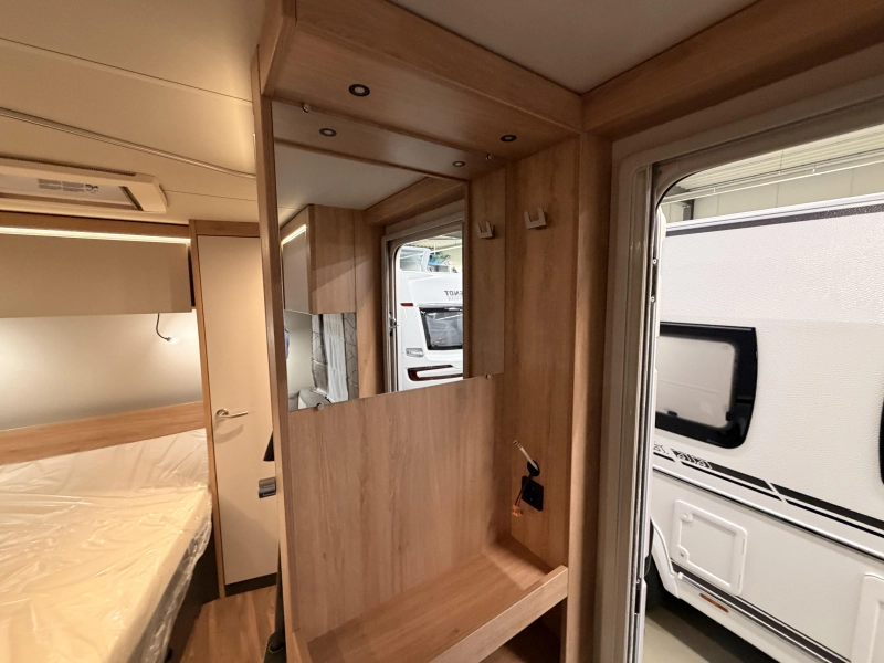 Knaus Sport 450 FU 1800 KG + Cama francesa foto: 17