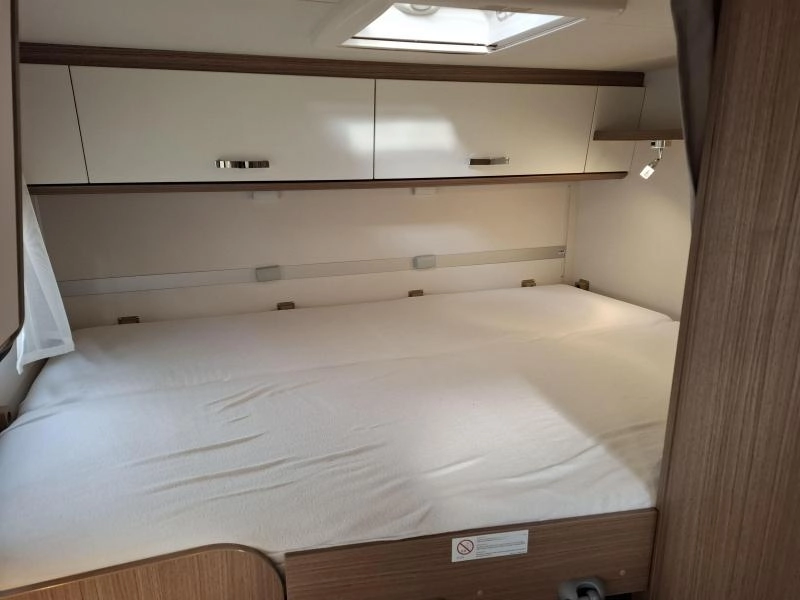 Hymer Carado 600 160PK Dwarsbed Topindelin  foto: 1