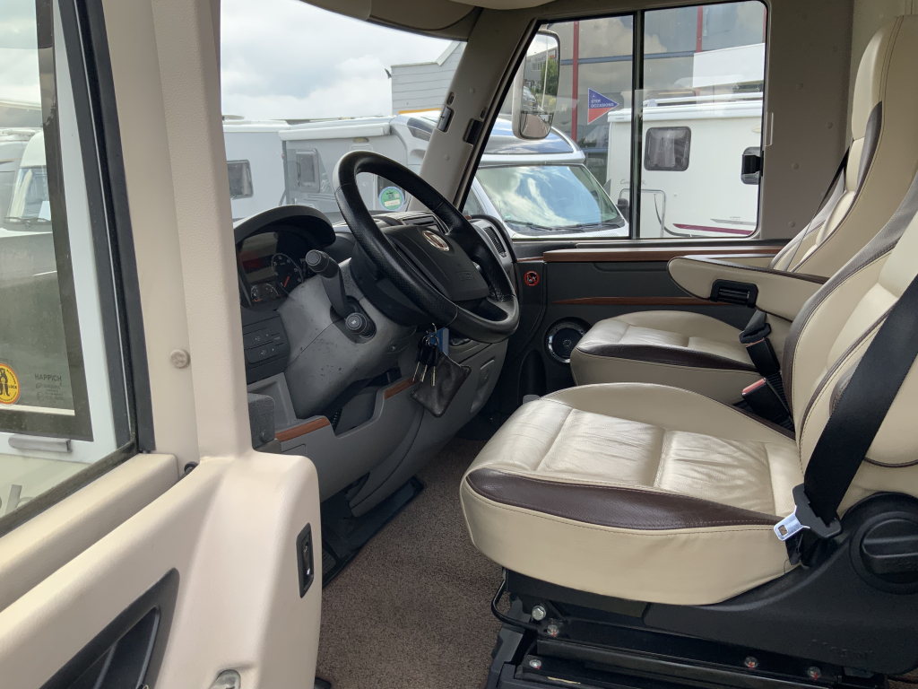 Hymer B 514 SL Star-Edition, AUTOMAAT, Integraal, Motor-airco, Luchtvering, Alko-Max-chassis, Dwarsbed & hefbed Marum Camper centrum on the road  foto: 20