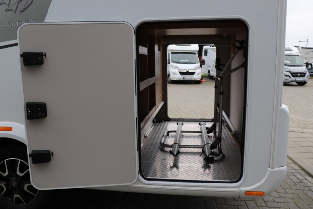 9 traps AUTOMAAT Knaus Platinum Edition Sun TI 650 vlakke vloer enkele bedden (80  foto: 12