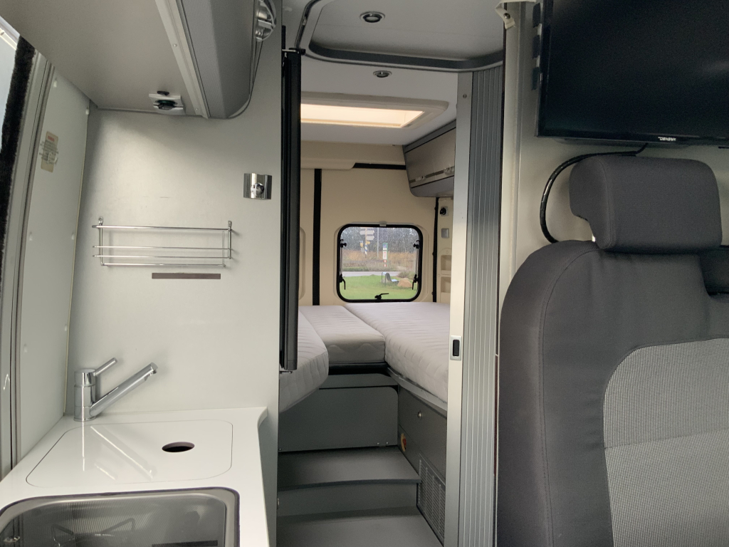 Adria Twin 640, 2.3 MultiJ. 150 PK, Buscamper, AUTOMAAT, M Camper Centrum On the Road aan de Noorderringweg 4 in Marum. foto: 9