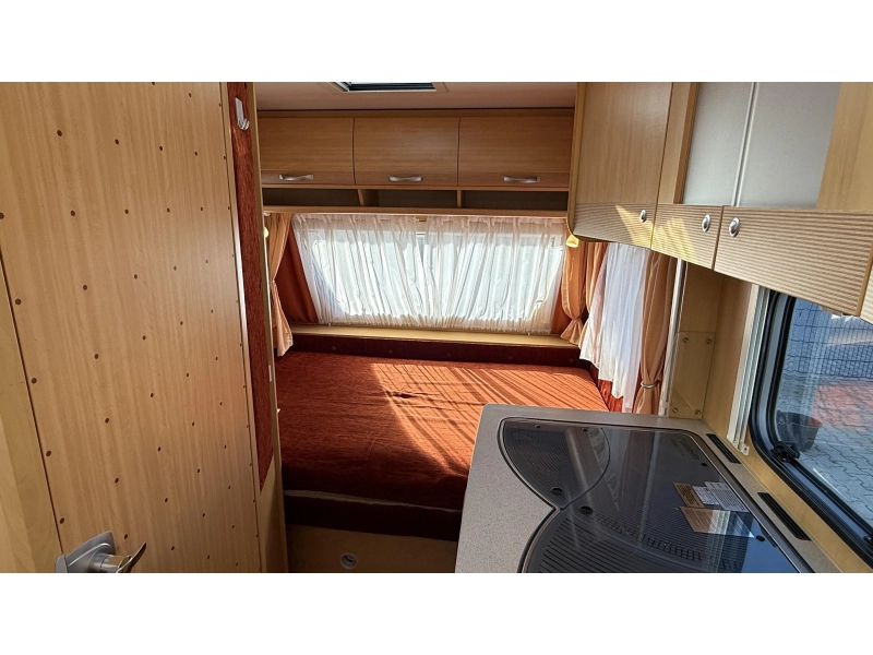 Dethleffs Camper 440 DB dwars bed zit toilet  foto: 10