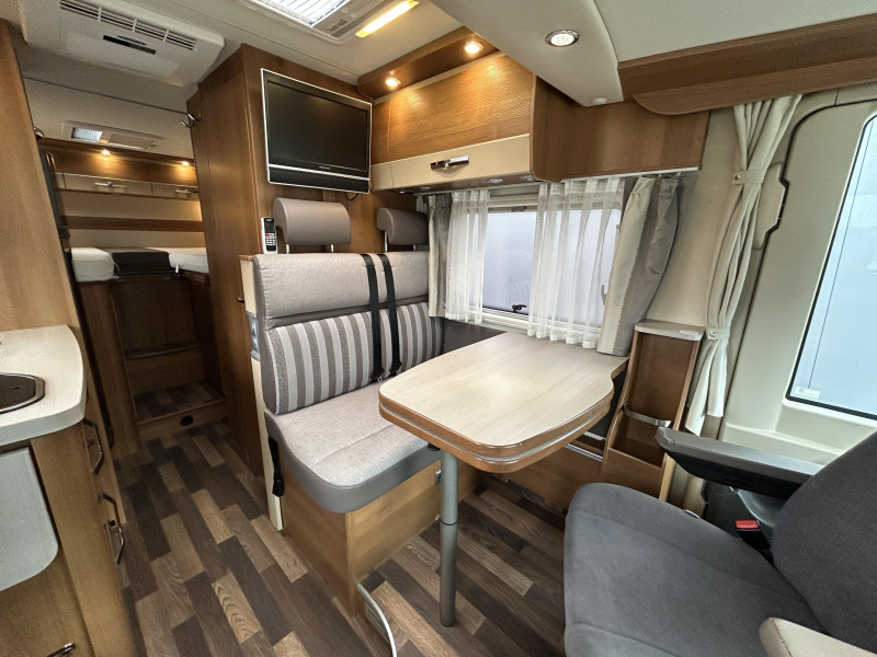 Knaus Van I 600 ME Hefbed, Solar, Schotel  foto: 10