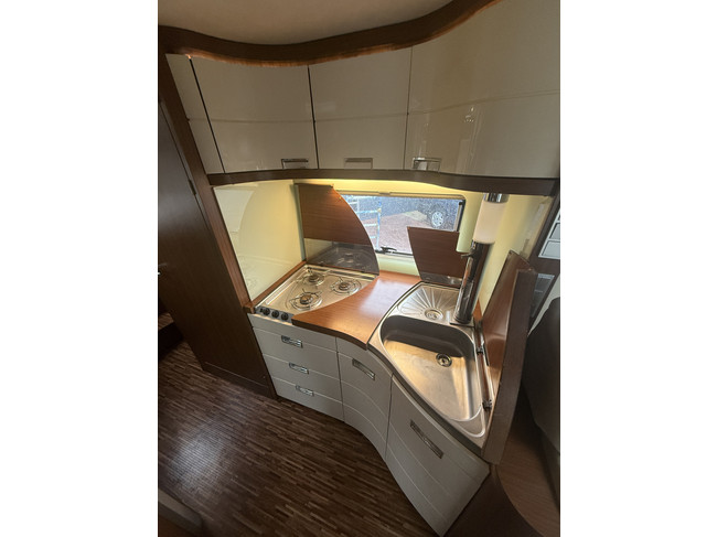 Hymer S 790 150 PS sehr luxuri&ouml;se Ausf&uuml;hrung franz&ouml;sisches Bett + Hubbett XXL K&uuml;hlschrank Backofen Markise Leder Klimaanlage Kamera TV elektr. Satelliten-TV gro&szlig;e Garage Foto: 16