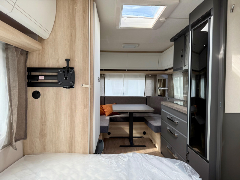 Hobby De Luxe 460 UFE Cama francesa y asientos redondos! foto: 12