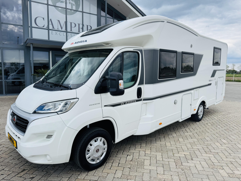 Adria Matrix Plus 670 DC Queensbed Hefbed Omvormer  foto: 3