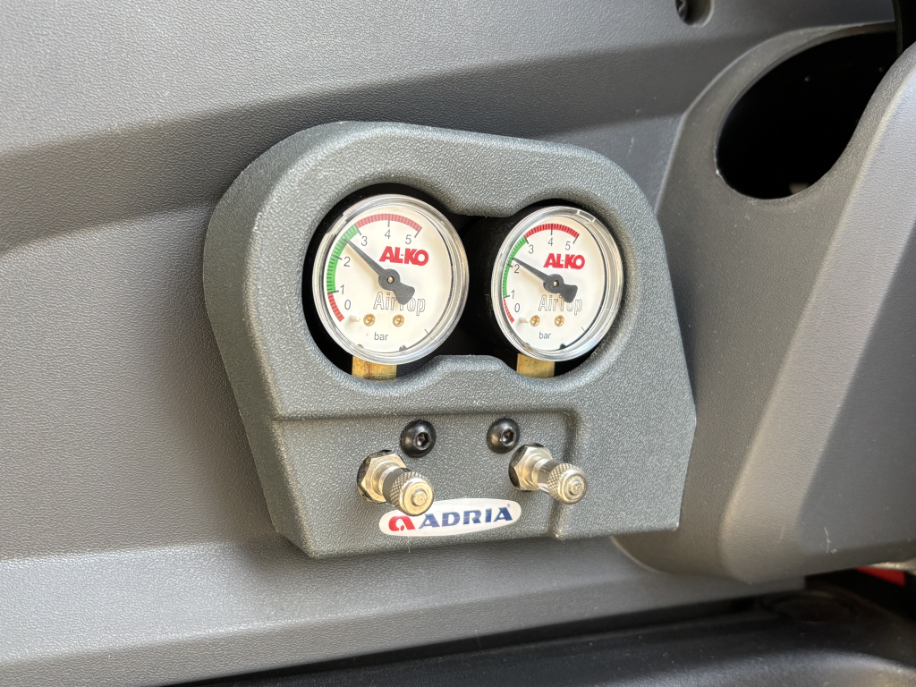 Adria Coral Supreme 670 SLT ENKELE BEDDEN UNIEK! ALDE  foto: 17