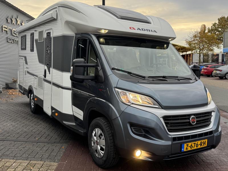 Adria Matrix Plus 670 SL Lengte bedden- Automaat  foto: 1