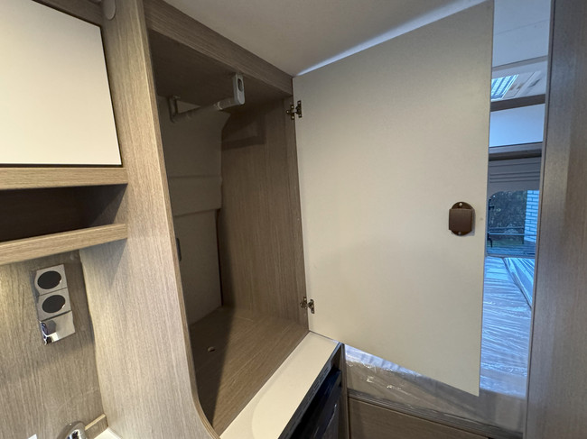 Pössl 2Win Plus 600 D-line 140 pk AUTOMAAT 9-Traps Euro6 Fiat Ducato NIEUW **Slechts 6 meter/Groot dwarsbed/4 zitplaatsen/Luifel/Apple foto: 19