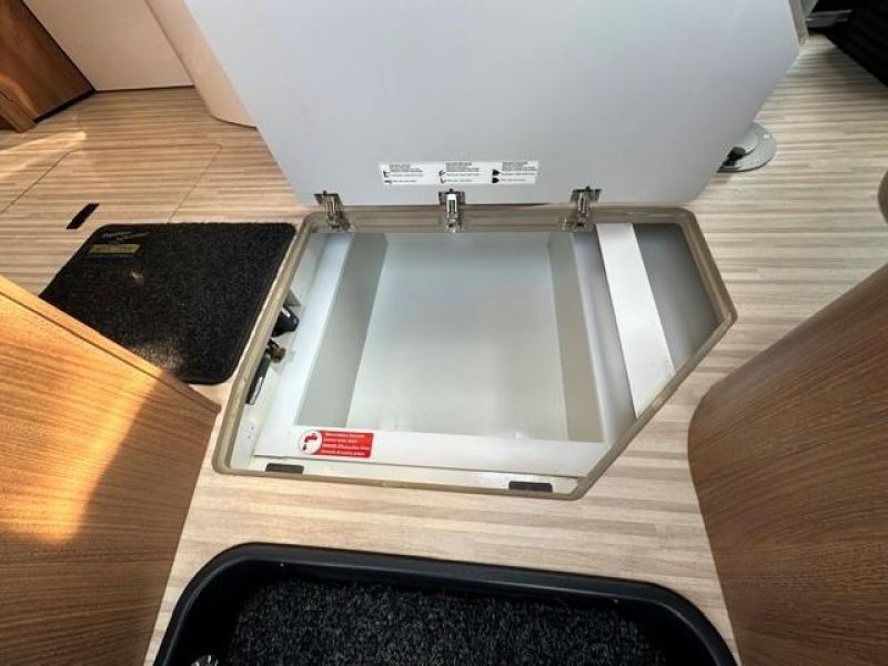 Carthago C-Tourer I 149 GÉÉN HEFBED LEVELSYSTEEM  foto: 17
