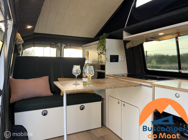 Volkswagen T6 2017 L1H1 zwart foto: 1