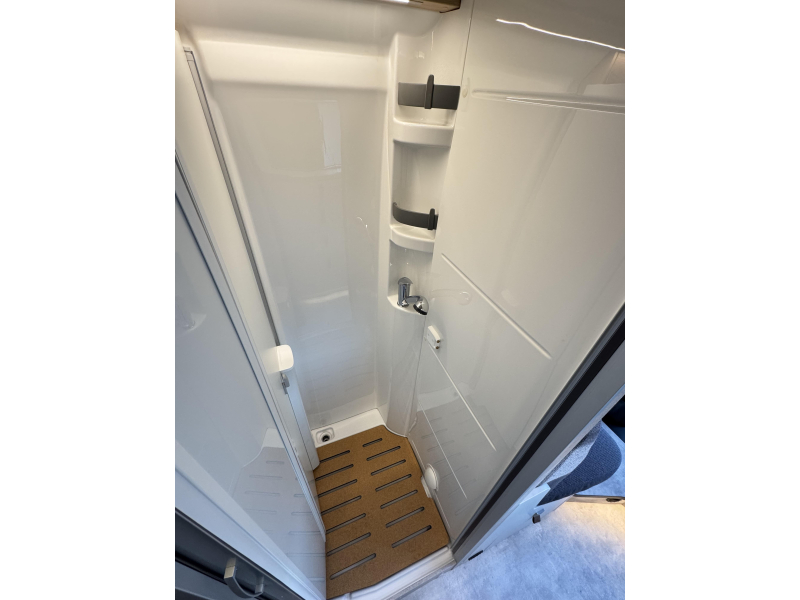Hymer Yellowstone 640 -- Automaat - 4pers --  foto: 14