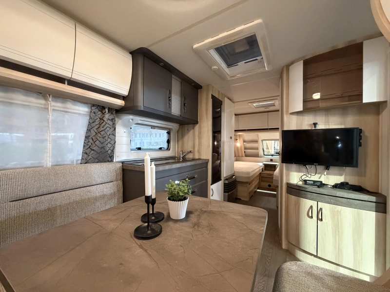 Hobby De Luxe 540 UL single beds / mover photo: 14