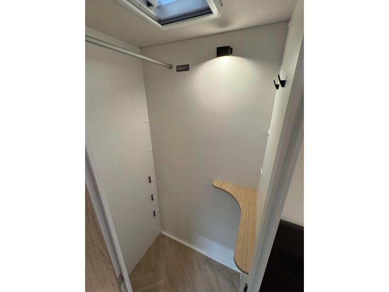 LMC E:dero 470K Ventana delantera abatible foto: 12