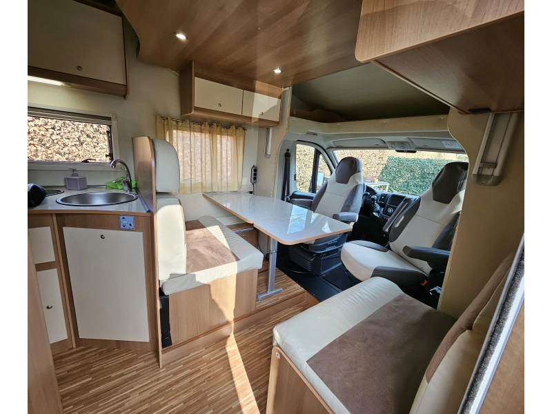 P.L.A. Camper Voyager Queensbed Hefbed  foto: 1